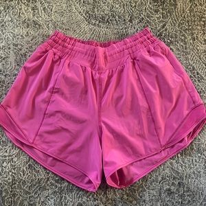 Lululemon size 8 4in Hotty hot shorts